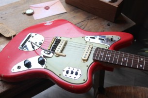 FENDER "Custom Shop Heavy Relic '62 Jaguar Matching Head Fiesta Red" HARDCASE