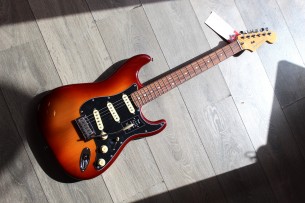 FENDER "Player Plus Stratocaster, Sienna Sunburst, Pau Ferro" GIGBAG, 3, 59 KG