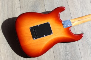 FENDER "Player Plus Stratocaster, Sienna Sunburst, Pau Ferro" GIGBAG, 3, 59 KG