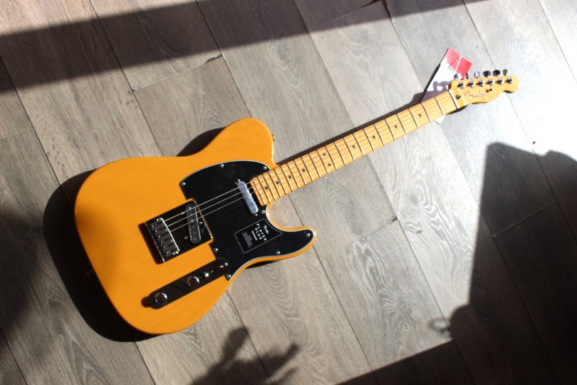 FENDER "Player Plus Telecaster,Butterscotch Blonde, Maple" GIGBAG, 3, 25 KG