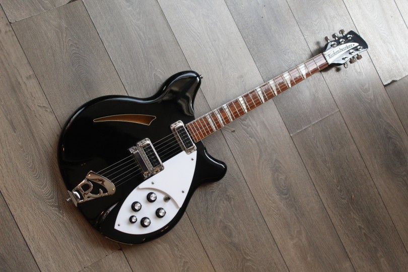 RICKENBACKER "360/ Jetglo" HARDCASE