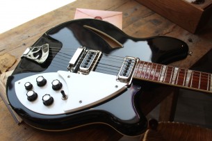 RICKENBACKER "360/ Jetglo" HARDCASE