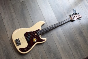 SIRE "Marcus Miller P5R Alder-4 Vintage White" 3, 68 KG