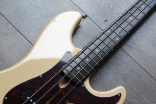 SIRE "Marcus Miller P5R Alder-4 Vintage White" 3, 68 KG