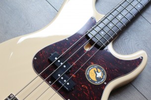 SIRE "Marcus Miller P5R Alder-4 Vintage White" 3, 68 KG