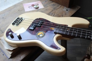 SIRE "Marcus Miller P5R Alder-4 Vintage White" 3, 68 KG