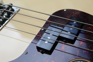 SIRE "Marcus Miller P5R Alder-4 Vintage White" 3, 68 KG