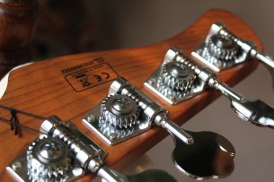 SIRE "Marcus Miller P5R Alder-4 Vintage White" 3, 68 KG