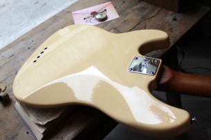 SIRE "Marcus Miller P5R Alder-4 Vintage White" 3, 68 KG