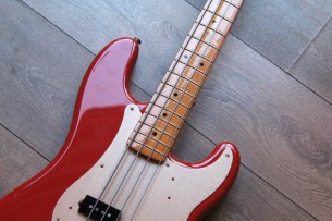 FENDER "Classic Series Precision Fiesta Red 2014"