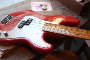 FENDER "Classic Series Precision Fiesta Red 2014"