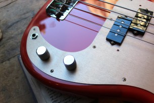 FENDER "Classic Series Precision Fiesta Red 2014"