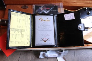 FENDER "Custom Shop Limited Edition '70S Tele - Relic - Aged Natural" HARDCASE & PAPERS, 3, 11 KG