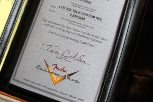 FENDER "Custom Shop Limited Edition '70S Tele - Relic - Aged Natural" HARDCASE & PAPERS, 3, 11 KG