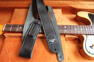 FENDER "Custom Shop Limited Edition '70S Tele - Relic - Aged Natural" HARDCASE & PAPERS, 3, 11 KG
