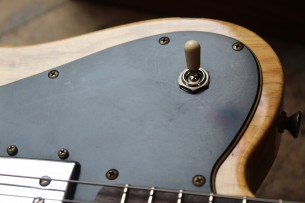FENDER "Custom Shop Limited Edition '70S Tele - Relic - Aged Natural" HARDCASE & PAPERS, 3, 11 KG