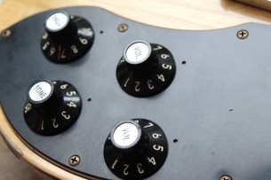 FENDER "Custom Shop Limited Edition '70S Tele - Relic - Aged Natural" HARDCASE & PAPERS, 3, 11 KG