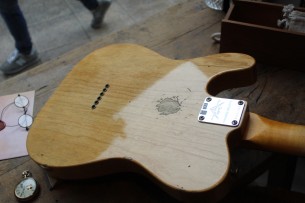 FENDER "Custom Shop Limited Edition '70S Tele - Relic - Aged Natural" HARDCASE & PAPERS, 3, 11 KG