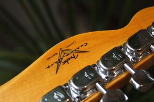 FENDER "Custom Shop Limited Edition '70S Tele - Relic - Aged Natural" HARDCASE & PAPERS, 3, 11 KG