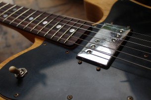 FENDER "Custom Shop Limited Edition '70S Tele - Relic - Aged Natural" HARDCASE & PAPERS, 3, 11 KG