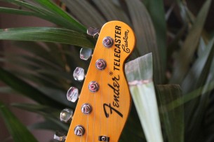 FENDER "Custom Shop Limited Edition '70S Tele - Relic - Aged Natural" HARDCASE & PAPERS, 3, 11 KG