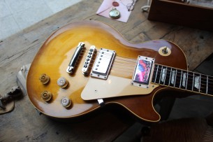 GIBSON "Les Paul Standard Honey Burst Original of 1998" PAPERS & HARDCASE, 4, 56 KG