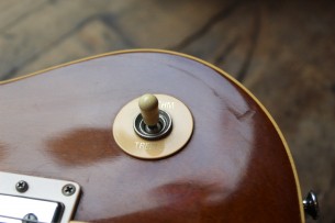 GIBSON "Les Paul Standard Honey Burst Original of 1998" PAPERS & HARDCASE, 4, 56 KG