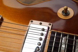 GIBSON "Les Paul Standard Honey Burst Original of 1998" PAPERS & HARDCASE, 4, 56 KG