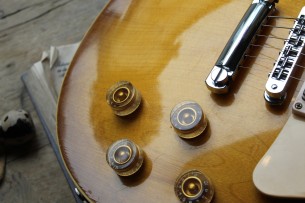 GIBSON "Les Paul Standard Honey Burst Original of 1998" PAPERS & HARDCASE, 4, 56 KG