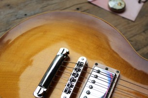 GIBSON "Les Paul Standard Honey Burst Original of 1998" PAPERS & HARDCASE, 4, 56 KG