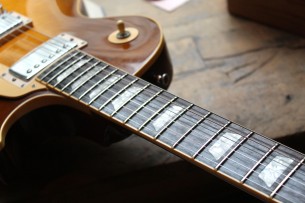 GIBSON "Les Paul Standard Honey Burst Original of 1998" PAPERS & HARDCASE, 4, 56 KG