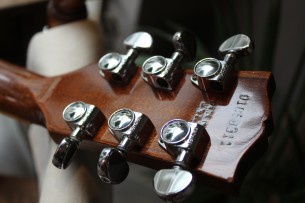 GIBSON "Les Paul Standard Honey Burst Original of 1998" PAPERS & HARDCASE, 4, 56 KG