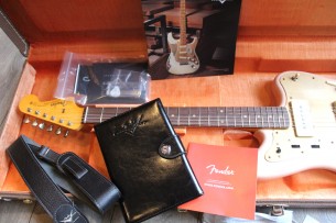 FENDER "Custom Shop Limited Edition '59 250K Jazzmaster Journeyman Relic Super Faded Aged Shell Pink"