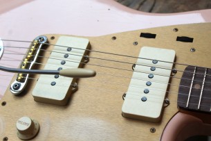 FENDER "Custom Shop Limited Edition '59 250K Jazzmaster Journeyman Relic Super Faded Aged Shell Pink"