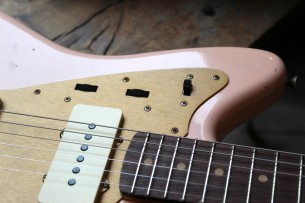 FENDER "Custom Shop Limited Edition '59 250K Jazzmaster Journeyman Relic Super Faded Aged Shell Pink"