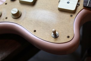 FENDER "Custom Shop Limited Edition '59 250K Jazzmaster Journeyman Relic Super Faded Aged Shell Pink"