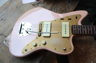 FENDER "Custom Shop Limited Edition '59 250K Jazzmaster Journeyman Relic Super Faded Aged Shell Pink"