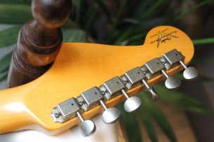 FENDER "Custom Shop Limited Edition '59 250K Jazzmaster Journeyman Relic Super Faded Aged Shell Pink"