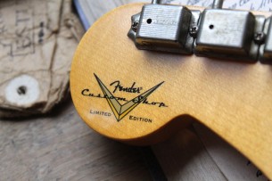 FENDER "Custom Shop Limited Edition '59 250K Jazzmaster Journeyman Relic Super Faded Aged Shell Pink"