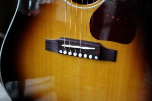 GIBSON "J-45 Standard Finish Vintage Sunburst with Hardcase" GIBSON "J-45 Standard Finish Vintage Sunburst with Hardcase"