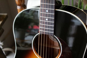 GIBSON "J-45 Standard Finish Vintage Sunburst with Hardcase" GIBSON "J-45 Standard Finish Vintage Sunburst with Hardcase"