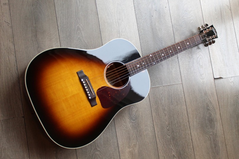 GIBSON "J-45 Standard Finish Vintage Sunburst with Hardcase" GIBSON "J-45 Standard Finish Vintage Sunburst with Hardcase"