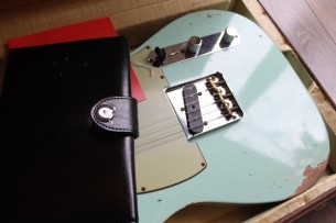 FENDER "Custom Limited 1961 Telecaster Relic Fade Aged Surf Green" HARDCASE, LIMITED