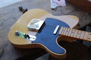 FENDER "Limited Edition '53 Telecaster Journeyman Relic, Aged Nocaster Blonde" HARDCASE