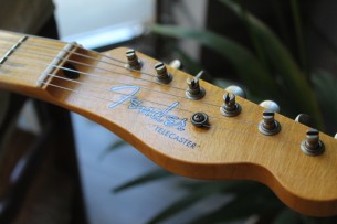 FENDER "Limited Edition '53 Telecaster Journeyman Relic, Aged Nocaster Blonde" HARDCASE