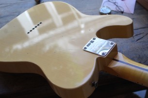 FENDER "Limited Edition '53 Telecaster Journeyman Relic, Aged Nocaster Blonde" HARDCASE