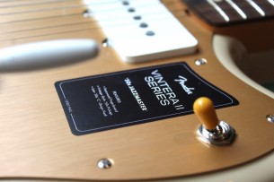 FENDER "Vintera II '50s Jazzmaster, Rosewood Fingerboard - Desert Sand with Deluxe Gig Bag" 3, 50 KG