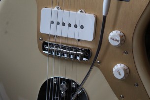 FENDER "Vintera II '50s Jazzmaster, Rosewood Fingerboard - Desert Sand with Deluxe Gig Bag" 3, 50 KG