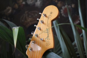 FENDER "Vintera II '50s Jazzmaster, Rosewood Fingerboard - Desert Sand with Deluxe Gig Bag" 3, 50 KG