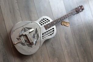 REPUBLIC "Tricone Classic Relic Nickel" HARDCASE